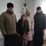 Поздравления с праздниками одиноких граждан, находящихся на обслуживании в отделении социальной помощи на дому.